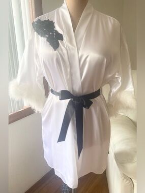 Vintage 80s White Marabou Wedding Robe *Large* FREDERICK'S OF HOLLYWOOD Feathers